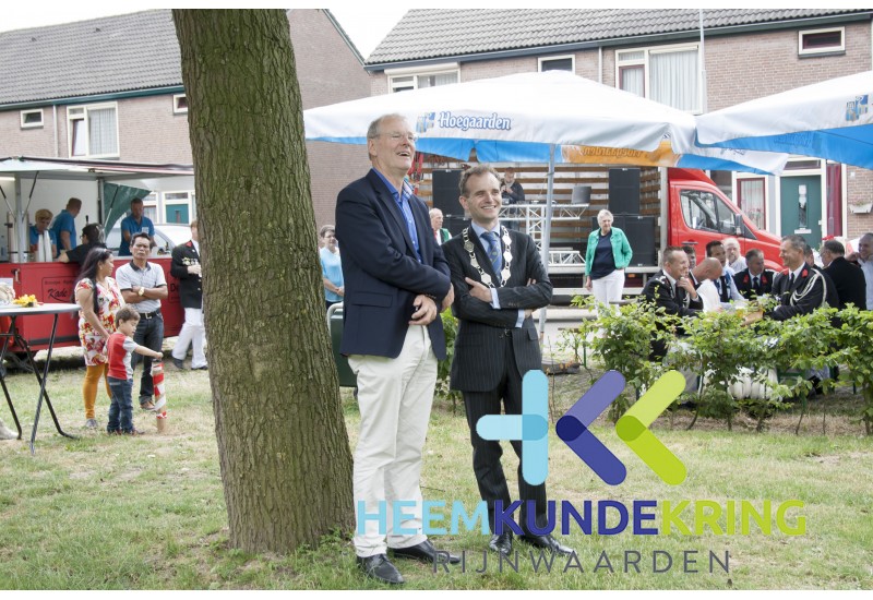 12 -7-2015 Onthulling grafsteen Herwen Coll. P.Snip- HKR (69)